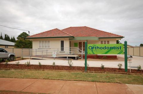 Sunil Hettige Orthodontist - Dentists Australia 8